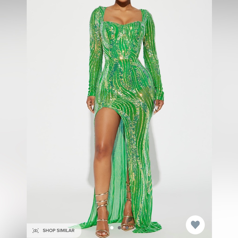 NWT GORGEOUS GOWN!💚